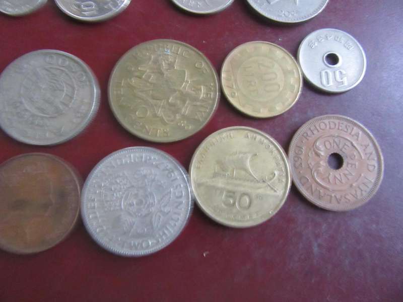 GOOD START FOR THE BEGINNER - 25 ASSORTED INTERNATIONAL COINS - AS PER SCAN -CO42
