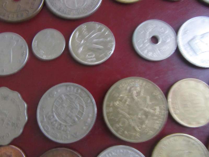 GOOD START FOR THE BEGINNER - 25 ASSORTED INTERNATIONAL COINS - AS PER SCAN -CO42