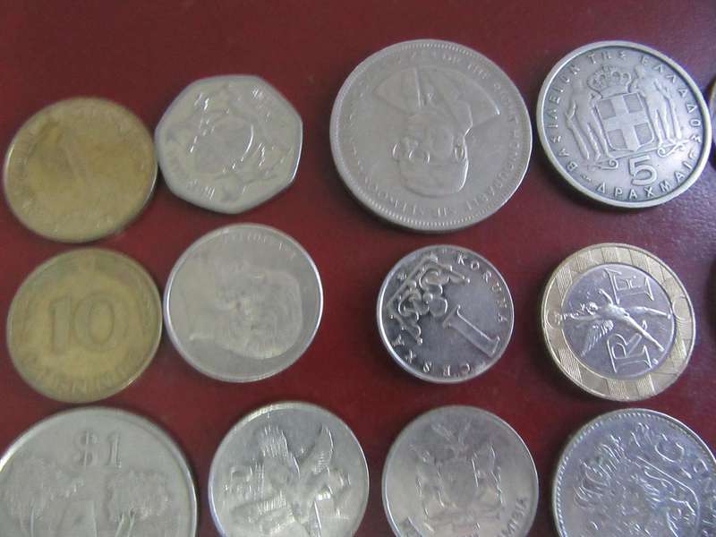 GOOD STARTFOR THE BEGINNER - 25 ASSORTED INTERNATIONAL COINS - AS PER SCAN - CO35A