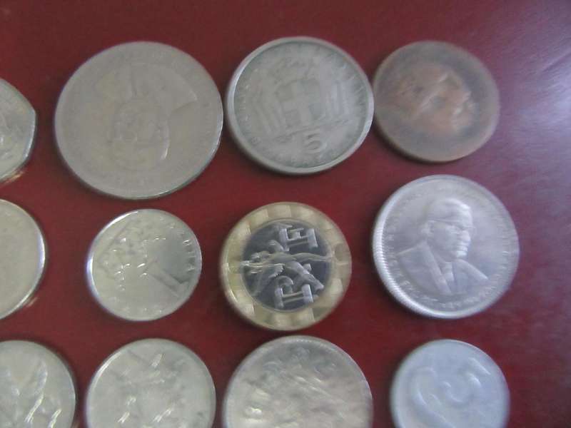 GOOD STARTFOR THE BEGINNER - 25 ASSORTED INTERNATIONAL COINS - AS PER SCAN - CO35A
