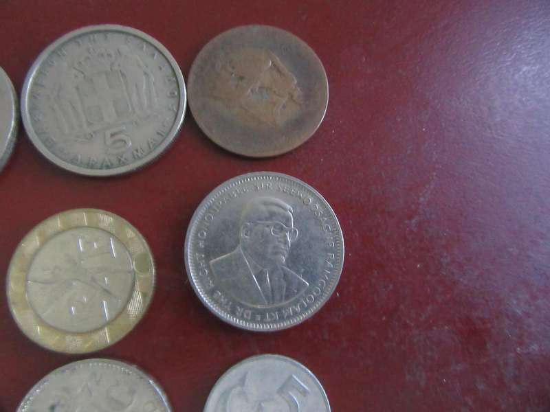 GOOD STARTFOR THE BEGINNER - 25 ASSORTED INTERNATIONAL COINS - AS PER SCAN - CO35A