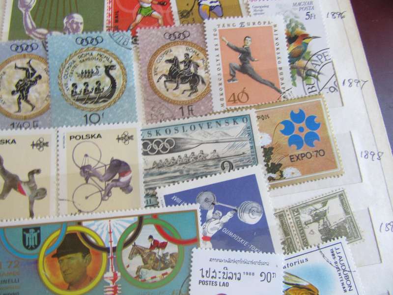 GOOD START FOR THE BEGINNER - NICE LOT OF MIXED WORLD STAMPS - AS PER SCAN - S1