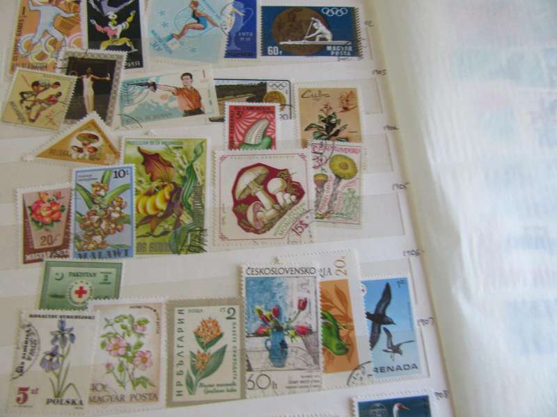 GOOD START FOR THE BEGINNER - NICELOT OF MIXED WORLD STAMPS -AS PER SCAN S2