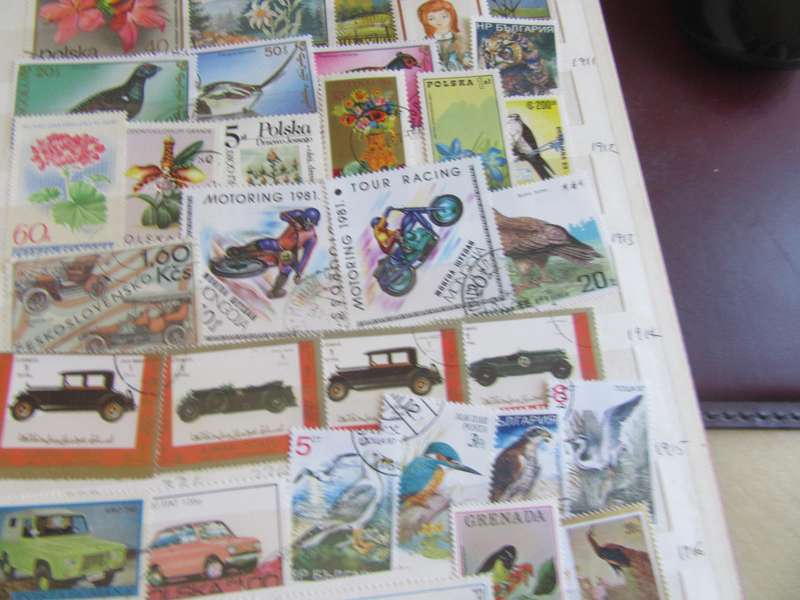 GOOD START FOR TH BEGINNER - NICE LOT OF MIXEDWORLD STAMPS - AS PER SCAN - S3