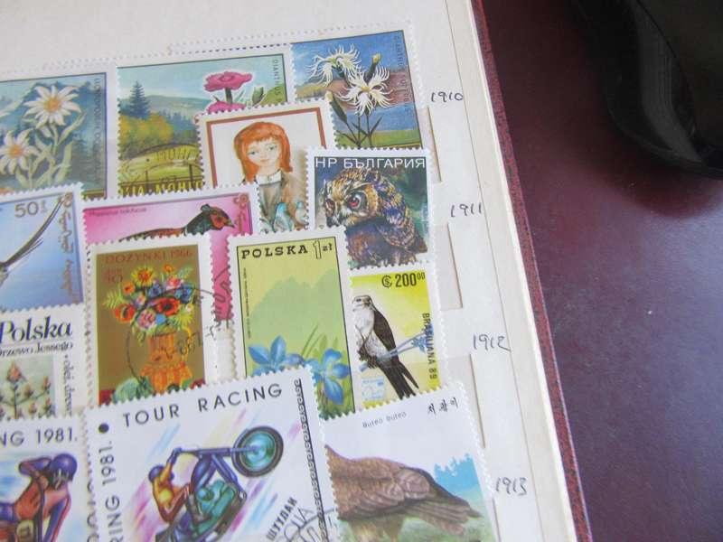 GOOD START FOR TH BEGINNER - NICE LOT OF MIXEDWORLD STAMPS - AS PER SCAN - S3