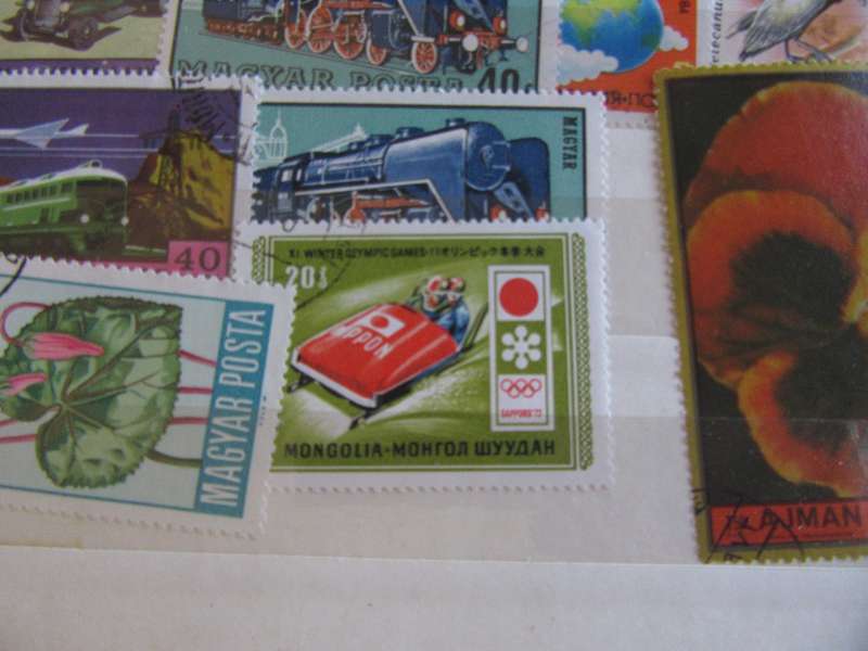 GOOD START FOR THE BEGINNER - NICE LOT OF MIXED WORLD STAMPS - AS PER SCAN - S4