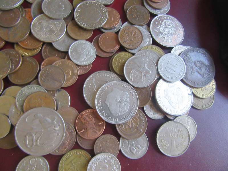GOOD START FOR THE BEGINNER 225 INTERNATIONAL COINS - AS PER SCAN - BID PER ITEM