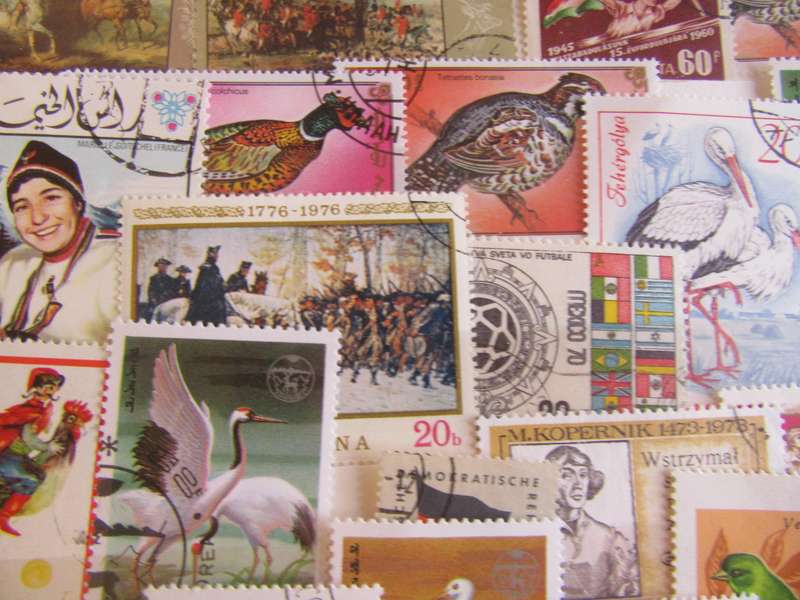 GOOD START FOR THE BEGINNER - NICE LOT OF MIXEDWORLD STAMPS - AS PER SCAN - S5