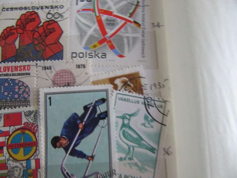 GOODSTART FOR THE BEGINNER - NICE LOT OF MIXED WORLD STAMPS - AS PER SCAN - S6
