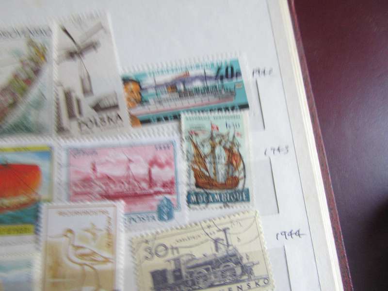 GOOD START FOR THE BEGINNER - NICE LOT OF MIXED WORLD STAMPS - AS PER SCAN - S7