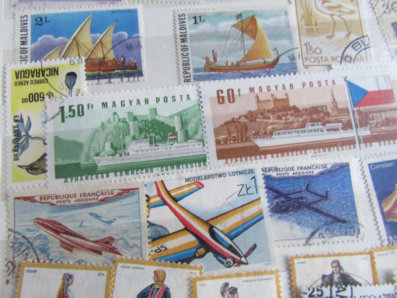 GOOD START FOR THE BEGINNER - NICE LOT OF MIXED WORLD STAMPS - AS PER SCAN - S7