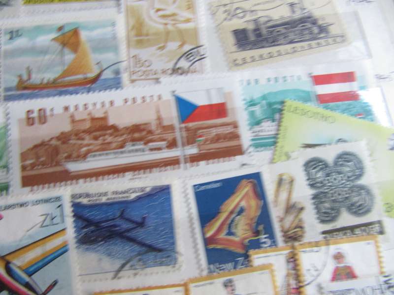 GOOD START FOR THE BEGINNER - NICE LOT OF MIXED WORLD STAMPS - AS PER SCAN - S7