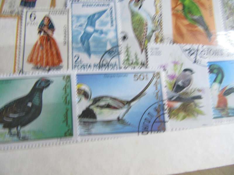 GOOD START FOR THE BEGINNER - NICE LOT OF MIXED WORLD STAMPS - AS PER SCAN - S7