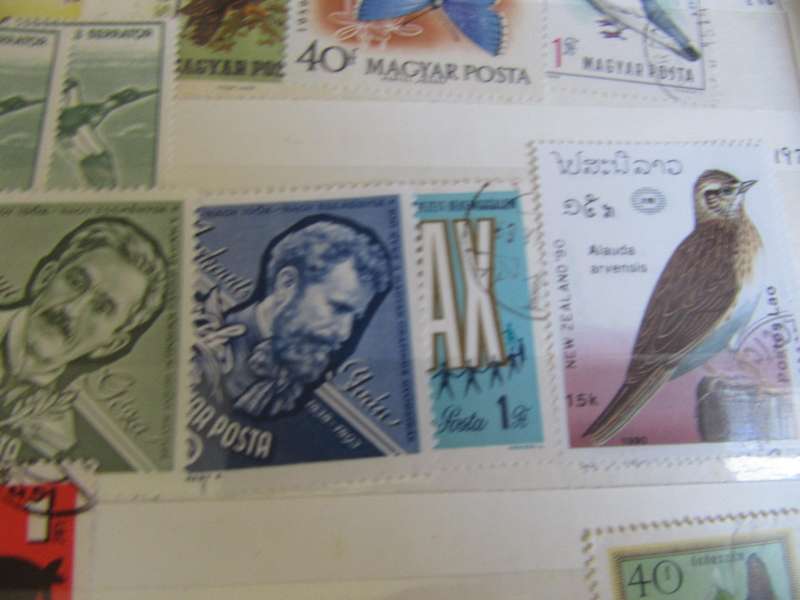 OVER 900 THEMATIC WORLD STAMPS IN OLD ALBUM - BID PER STAMP - MD