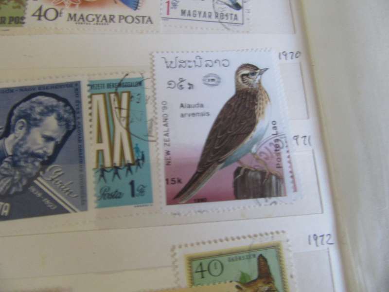 OVER 900 THEMATIC WORLD STAMPS IN OLD ALBUM - BID PER STAMP - MD