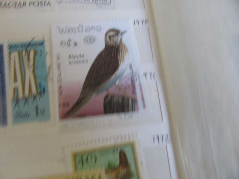 OVER 900 THEMATIC WORLD STAMPS IN OLD ALBUM - BID PER STAMP - MD