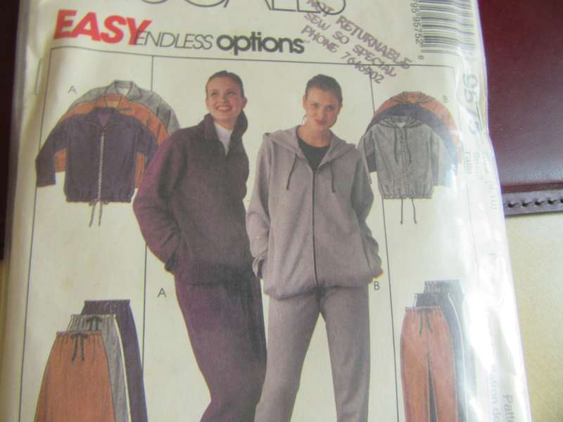 MCCALL'S NO.9575 - SIZE 8-10 SMALL - COMPLETE - LD