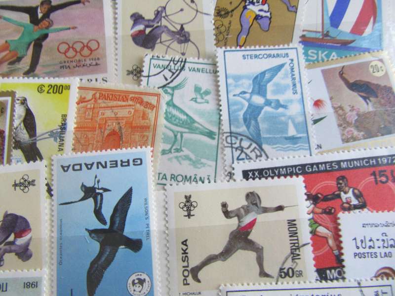 GOOD START FOR THE THEMATIC COLLECTOR - 40VARIOUS WORLD STAMPS A PER SCAN -- P3