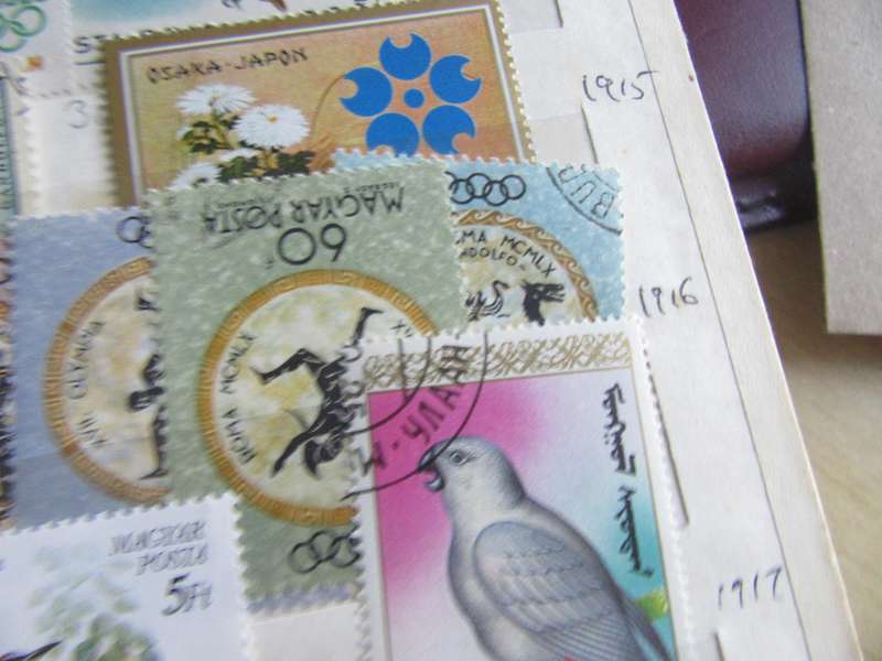 GOOD START FOR THE THEMATIC COLLECTOR - 40VARIOUS WORLD STAMPS A PER SCAN -- P3
