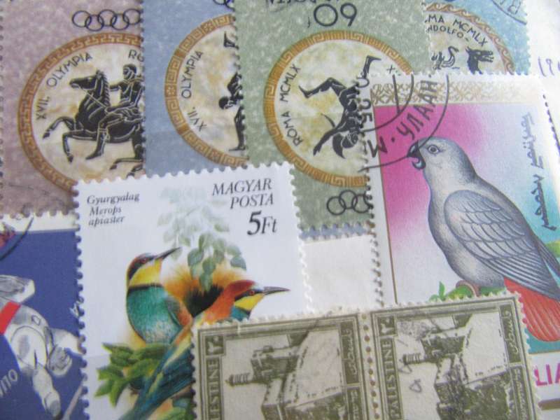 GOOD START FOR THE THEMATIC COLLECTOR - 40VARIOUS WORLD STAMPS A PER SCAN -- P3
