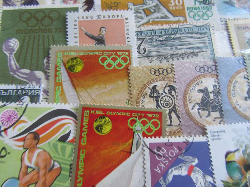 GOOD START FOR THE THEMATIC COLLECTOR - 40VARIOUS WORLD STAMPS A PER SCAN -- P3