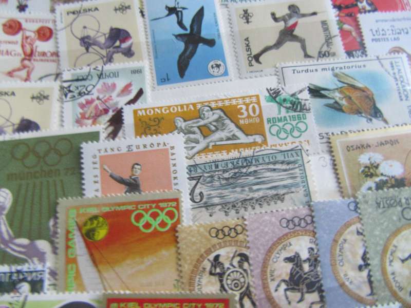 GOOD START FOR THE THEMATIC COLLECTOR - 40VARIOUS WORLD STAMPS A PER SCAN -- P3