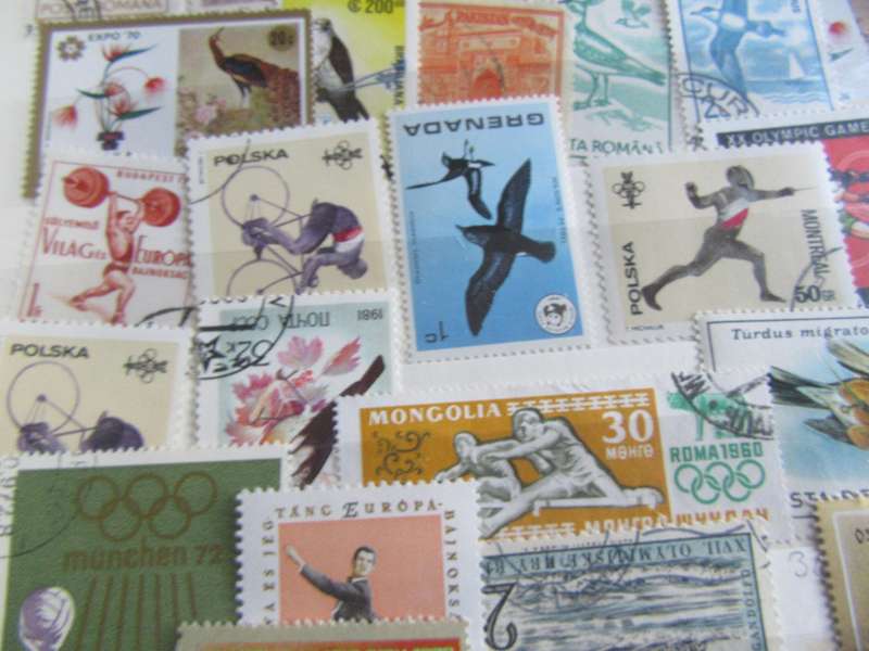 GOOD START FOR THE THEMATIC COLLECTOR - 40VARIOUS WORLD STAMPS A PER SCAN -- P3