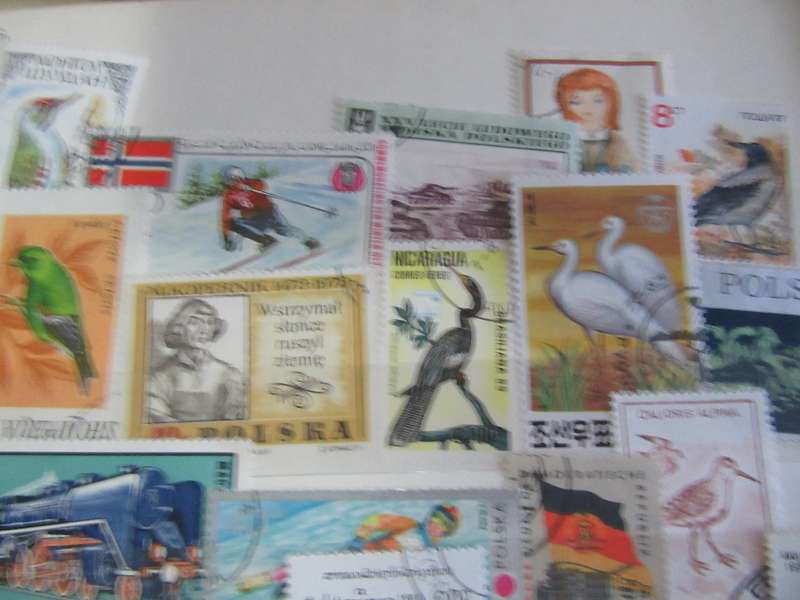 GOOD START FOR THE THEMATIC COLLECTOR - 40 WORLD STAMPS - AS PER SCAN -  - P8