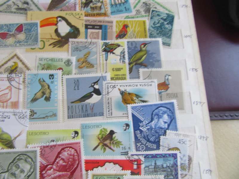 Thematic collector's lot: 40 various world stamps