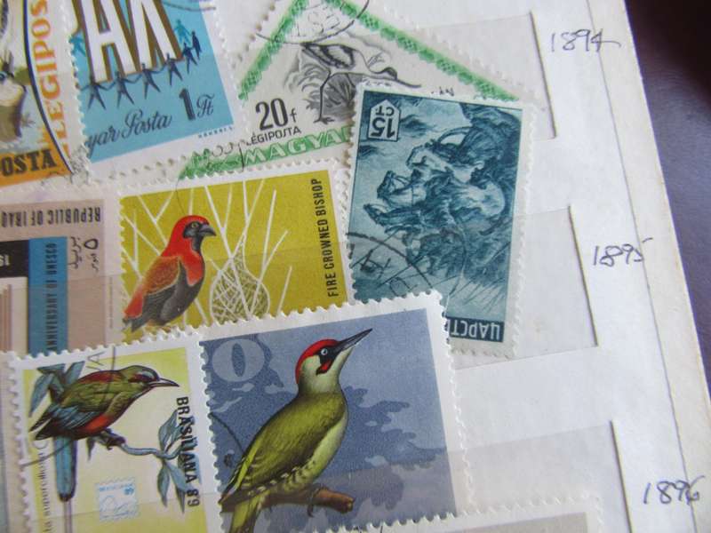 Thematic collector's lot: 40 various world stamps