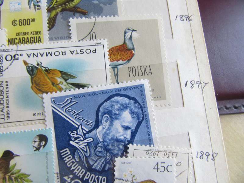 Thematic collector's lot: 40 various world stamps