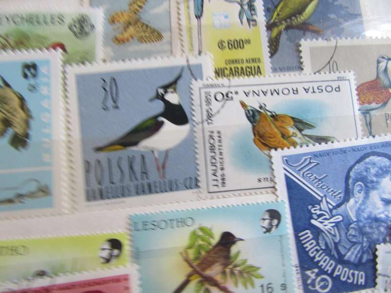 Thematic collector's lot: 40 various world stamps