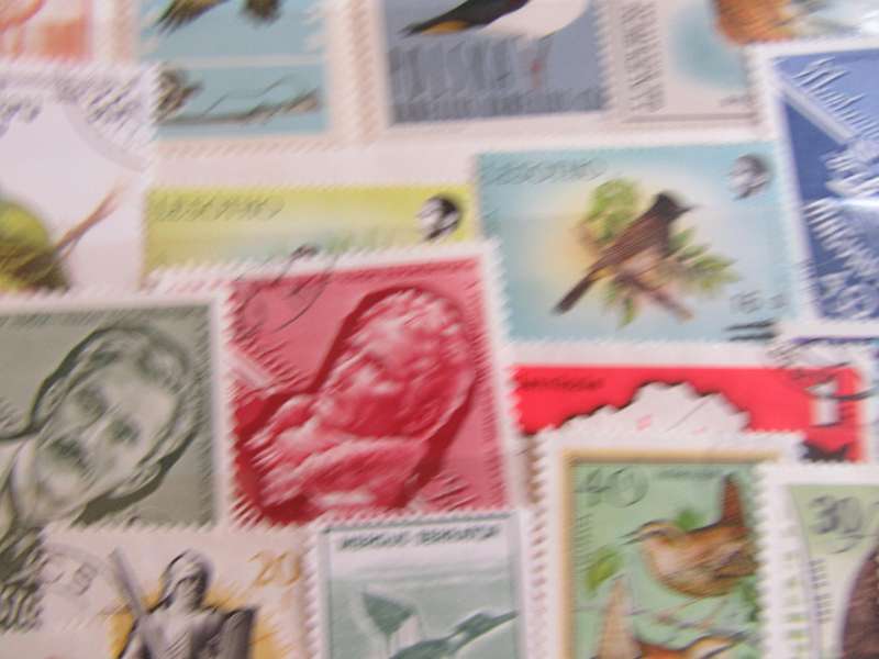 Thematic collector's lot: 40 various world stamps
