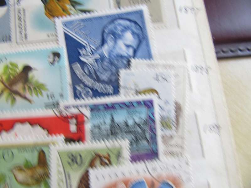 Thematic collector's lot: 40 various world stamps