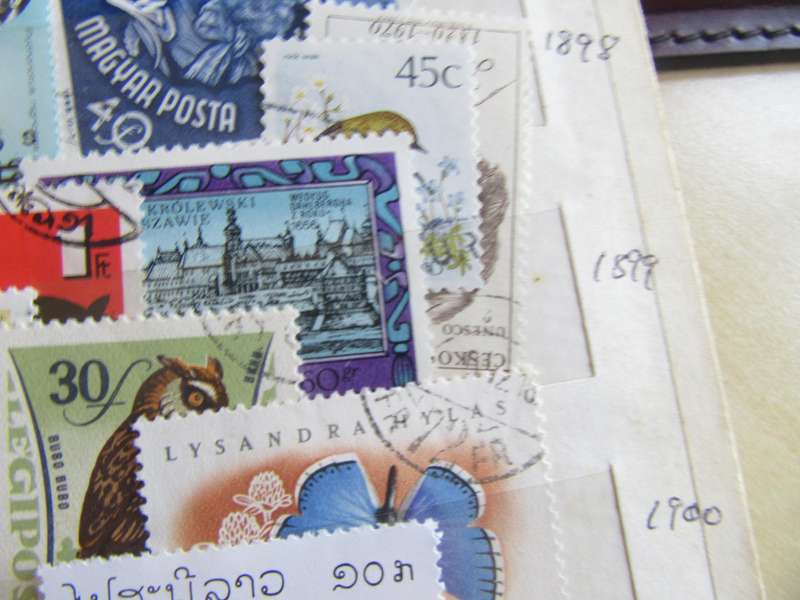 Thematic collector's lot: 40 various world stamps