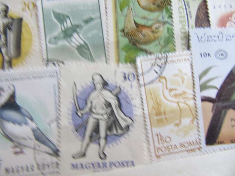 Thematic collector's lot: 40 various world stamps