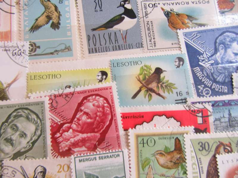 Thematic collector's lot: 40 various world stamps