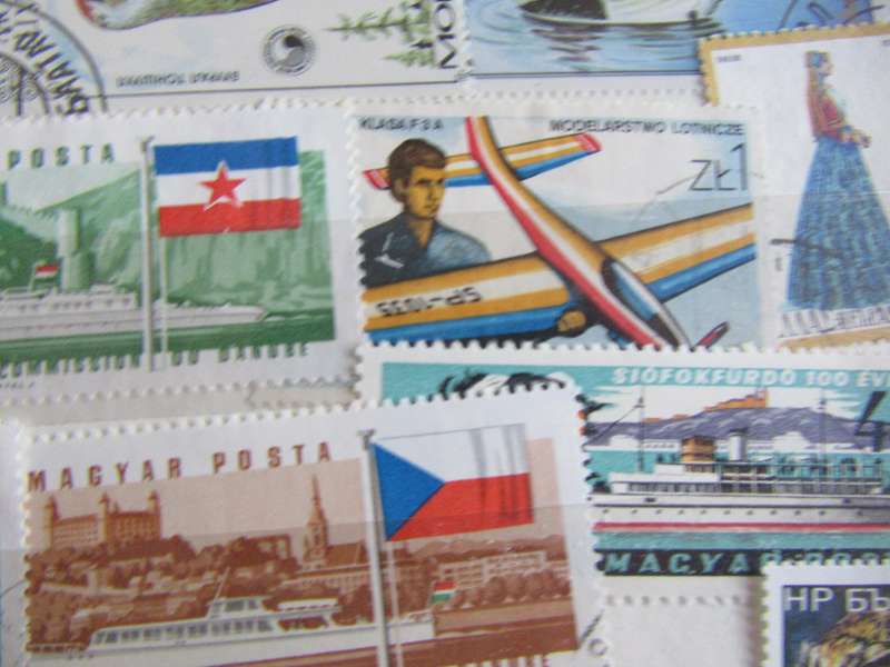 GOOD START FOR THE THEMATIC COLLECTOR -40WORLD STAMPS - AS PER SCAN - - P6