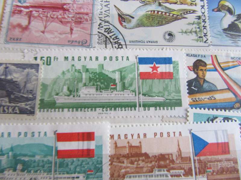 GOOD START FOR THE THEMATIC COLLECTOR -40WORLD STAMPS - AS PER SCAN - - P6