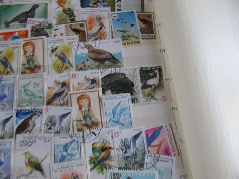 GOOD START FOR THE THEMATICCOLLECTOR - 40 VARIOUS WORLD STAMPS - S PER SCAN - P12