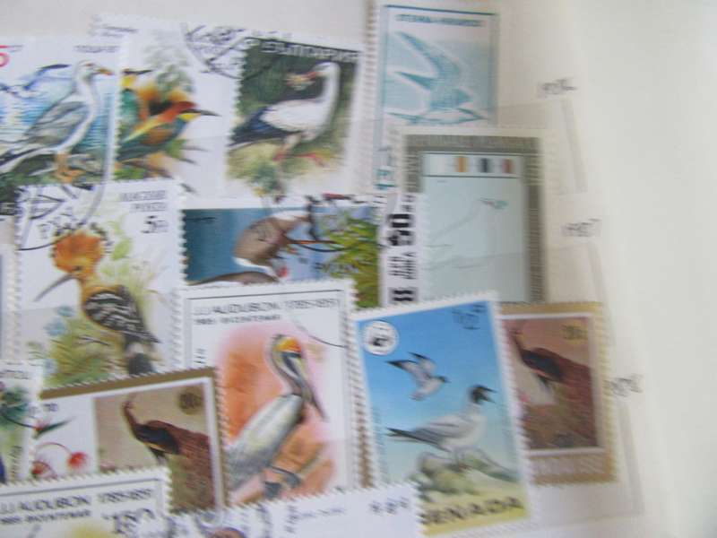 GOOD START FOR THE THEMATICCOLLECTOR - 40 VARIOUS WORLD STAMPS - S PER SCAN - P12