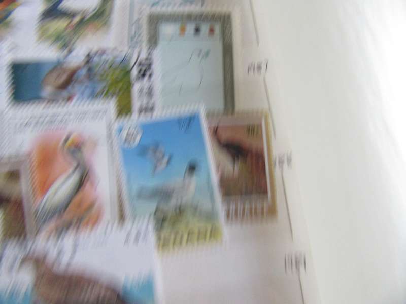GOOD START FOR THE THEMATICCOLLECTOR - 40 VARIOUS WORLD STAMPS - S PER SCAN - P12