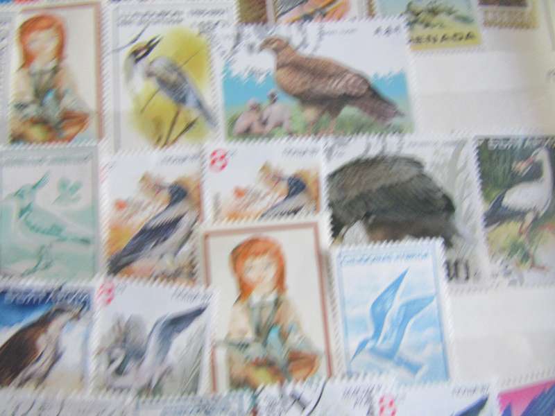 GOOD START FOR THE THEMATICCOLLECTOR - 40 VARIOUS WORLD STAMPS - S PER SCAN - P12