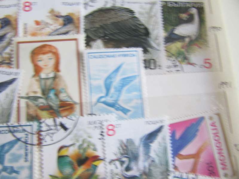 GOOD START FOR THE THEMATICCOLLECTOR - 40 VARIOUS WORLD STAMPS - S PER SCAN - P12