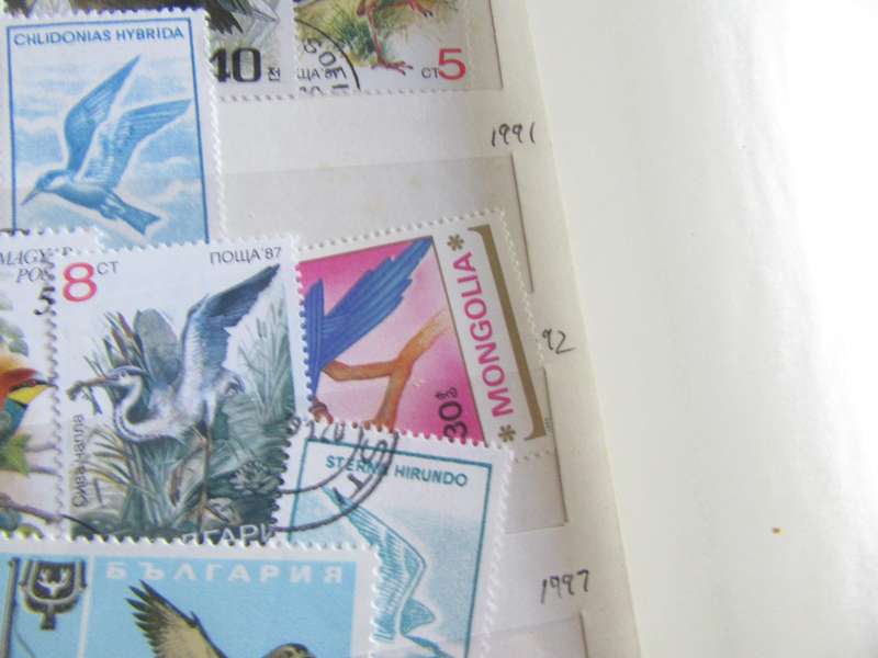 GOOD START FOR THE THEMATICCOLLECTOR - 40 VARIOUS WORLD STAMPS - S PER SCAN - P12