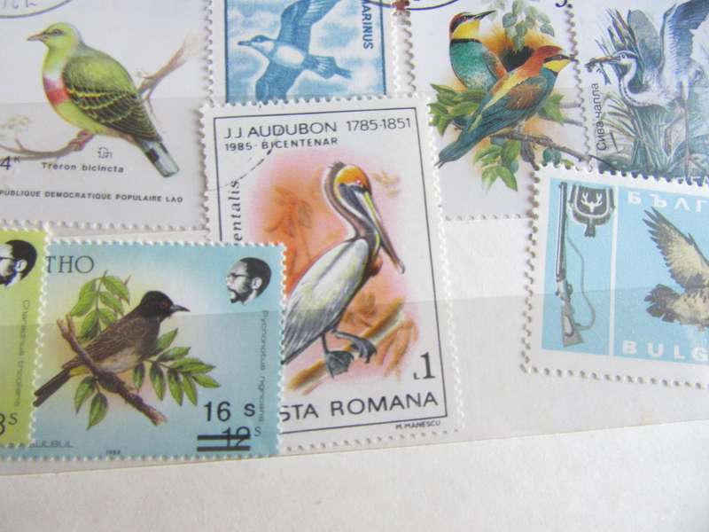 GOOD START FOR THE THEMATICCOLLECTOR - 40 VARIOUS WORLD STAMPS - S PER SCAN - P12