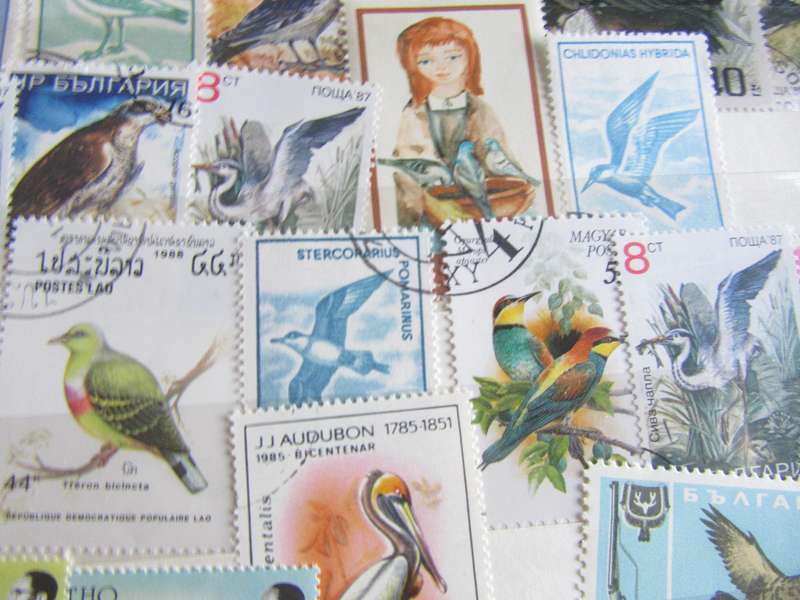 GOOD START FOR THE THEMATICCOLLECTOR - 40 VARIOUS WORLD STAMPS - S PER SCAN - P12
