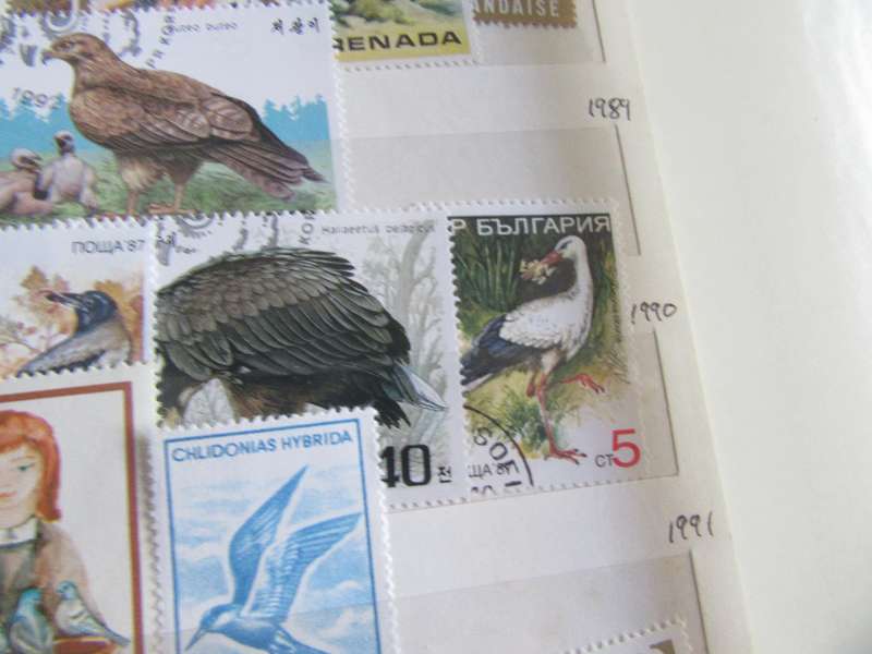 GOOD START FOR THE THEMATICCOLLECTOR - 40 VARIOUS WORLD STAMPS - S PER SCAN - P12