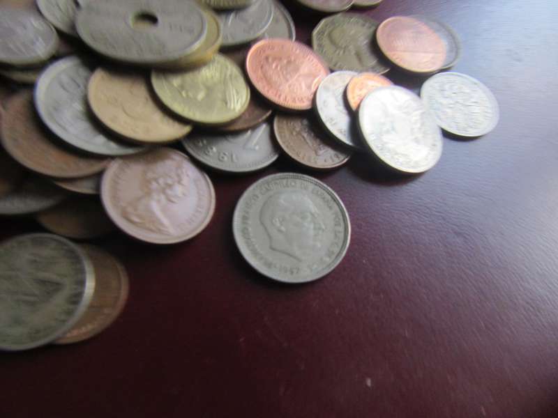International Coin Lot - 3500g - Includes R - Bid per 250g - L14