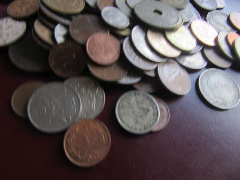 International Coin Lot - 3500g - Includes R - Bid per 250g - L14